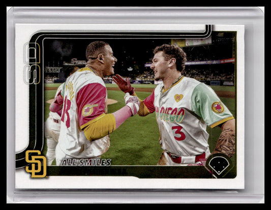 2025 Topps #143 All Smiles: Perfect Weather in S.D.