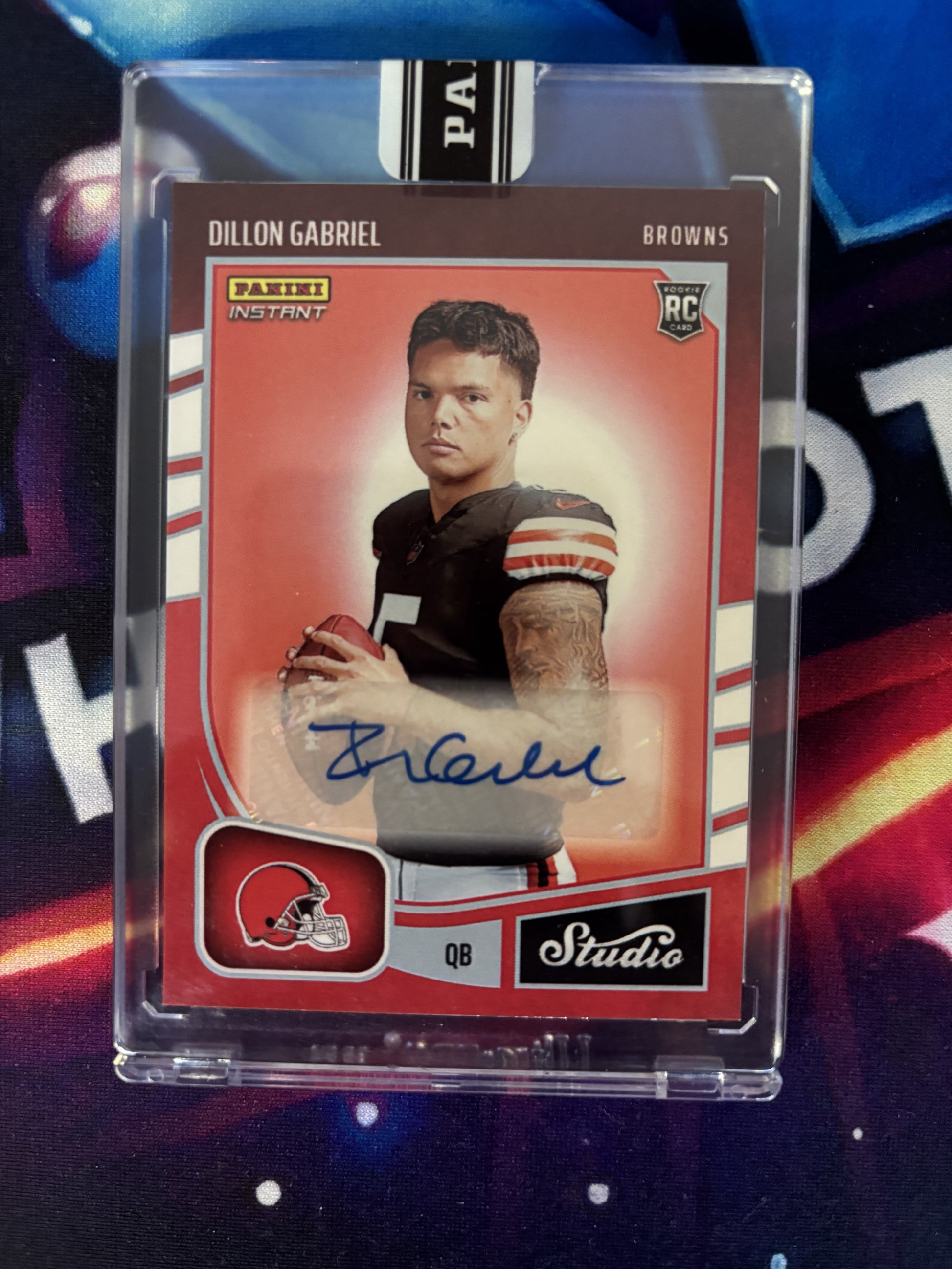 2025 Panini Instant NFL Studio Rookies #SR-6 Dillon Gabriel SP 9/99